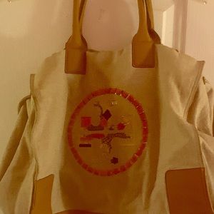 Tory Burch medium size purse great condition